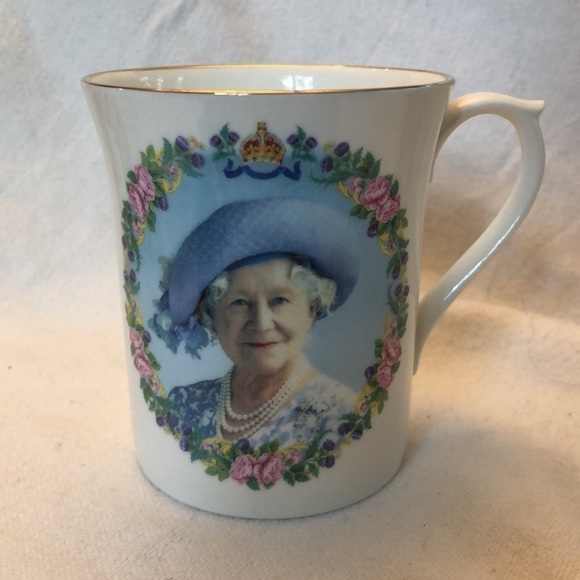 Commemorative souvenir of queen mother’s life mug - Picture 6 of 7